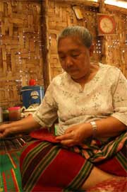 Read more about the article Empowering Refugees from Burma, through Education & Craftwork