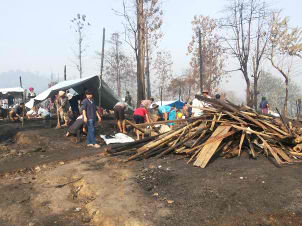 You are currently viewing Fires in Burmese refugee camps in Thailand fuel pressure to return home